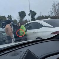 甩棍防身合法吗？法律边界+选购指南+4条铁律，一文全说清