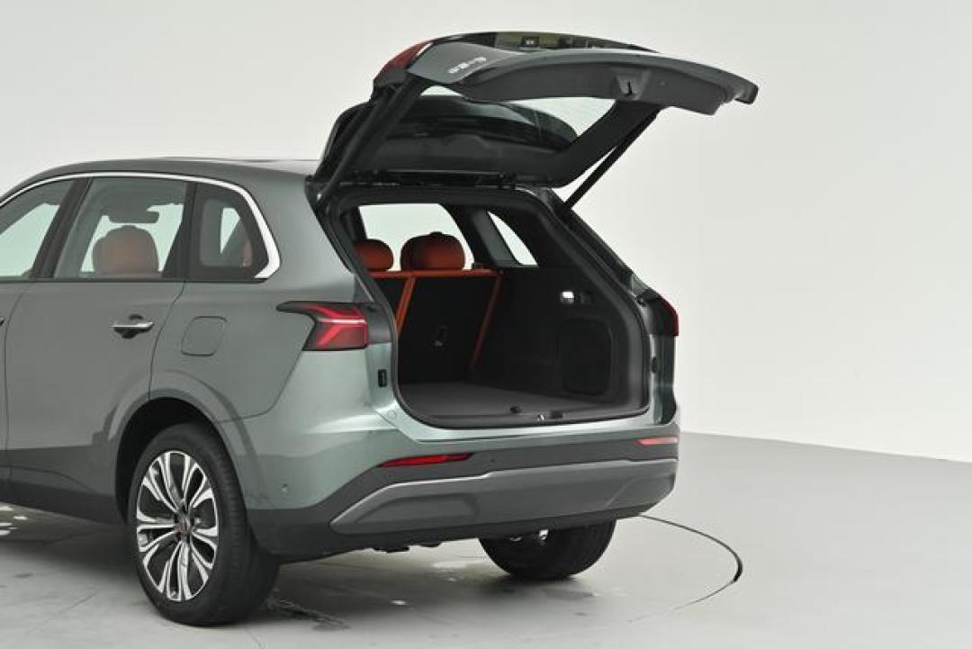 双吉尼斯纪录加持，这台超长续航大五座SUV让家用无焦虑，红旗HS6 PHEV