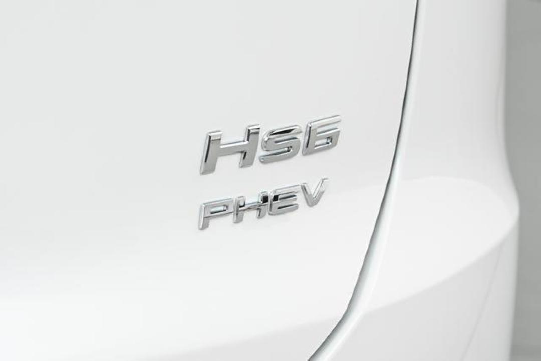 双吉尼斯纪录加持，这台超长续航大五座SUV让家用无焦虑，红旗HS6 PHEV