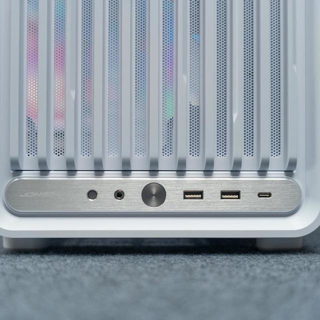 459元起，这机箱能塞RTX5090+360水冷！紧凑MATX新卷王？
