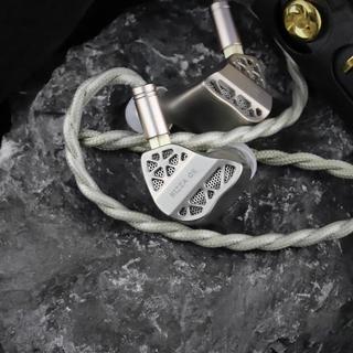 万元HiFi耳机怎么选？先搞懂监听风和音乐味你更吃哪一套