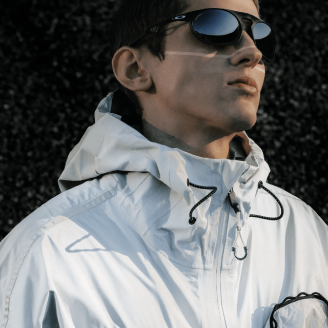 外套秒变背包！Oakley新品一件两穿解锁场景自由