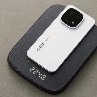 8500mAh+120W实测：iQOO大电池快充能治好出门前的电量焦虑吗