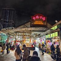 台北夜市藏着一条“本地人偏心”的秘密：同为顶流，饶河凭什么比士林更值得去？