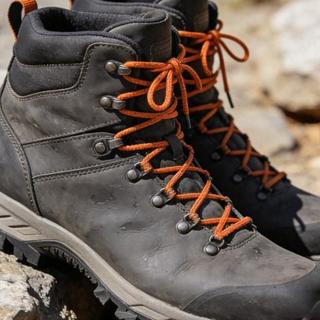 实测40款登山鞋,这几双买对能救命!别再被“样子货”坑了