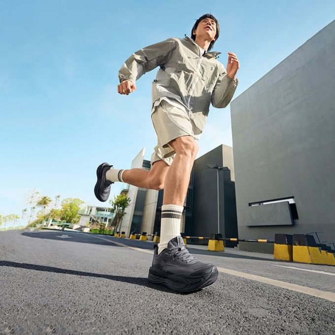 跑鞋