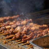 8元牛肉串是暴利?摊主算完成本沉默了