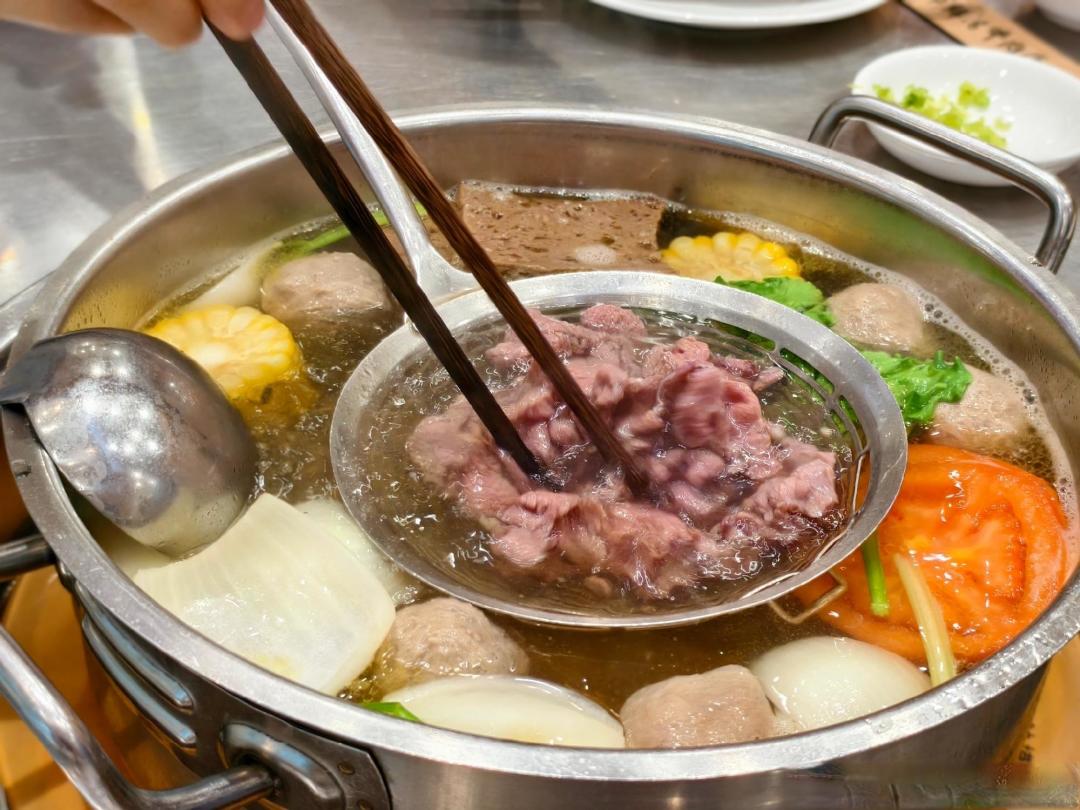 赖益烨保姆级教程:潮汕牛肉从汤底到涮肉顺序全解析