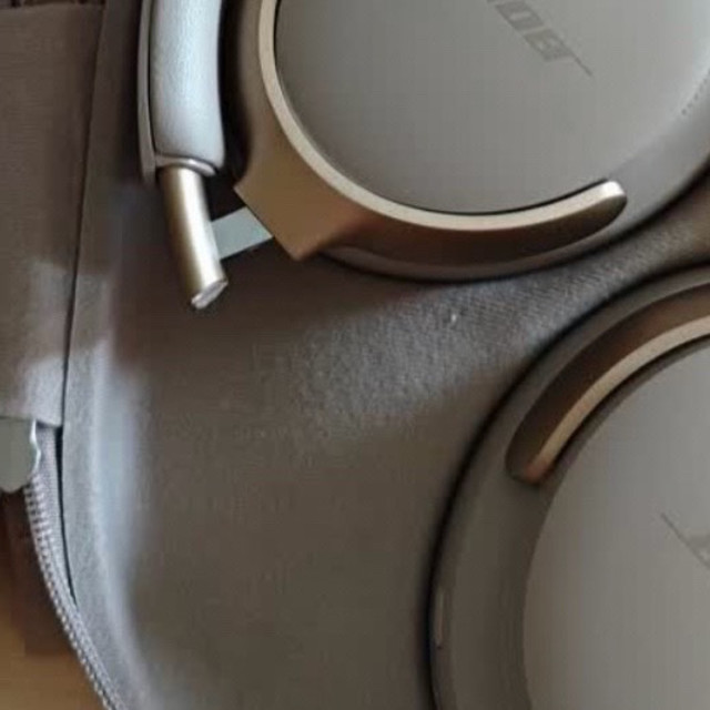 早高峰的“静音键”！Bose QC Ultra 让我在地铁里拥有了私人包厢