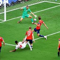 肉眼看着碰线了FIFA却说进球有效,足球黑匣子数据成判罚关键