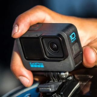 GoPro卖身，运动相机八成市场被中企抢走，选大疆还是影石？场景选购指南