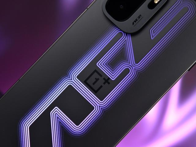 射击游戏神机？一加 Ace 6 至尊版实测：165Hz稳如直线，续航真的顶