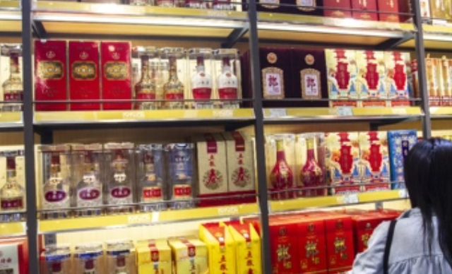 纯粮白酒怎么看？各平台酒质标注对比，价格实惠还要正品保真