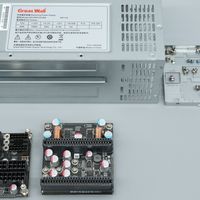最大输出功率达2000W，长城 CRPS 通用冗余电源笼拆解