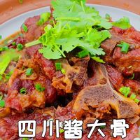 这才是好吃的酱大骨做法，颜色红亮肉香不柴