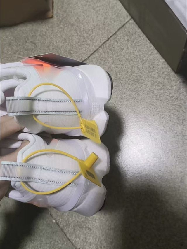 李宁赤兔8 PRO，回弹85%、单只220g，夏天这双更香