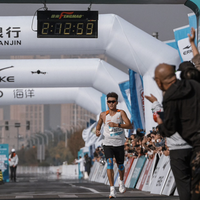 鸿星尔克2026多赛道狂奔：签约短跑新星刘峡君，三条线能否撬动新增长？