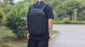 背16寸本挤地铁，包没选对肩膀先废！通勤包避坑指南