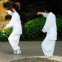 年轻人开始疯狂迷上太极！科学家：专克肩颈僵硬，效果和物理治疗相当