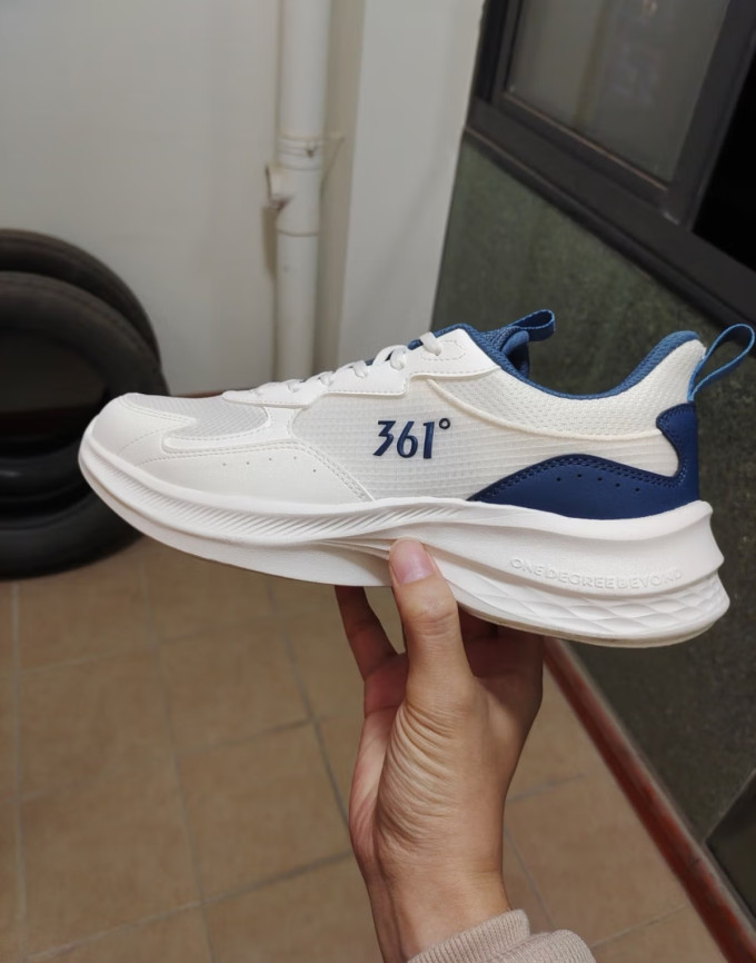 跑鞋