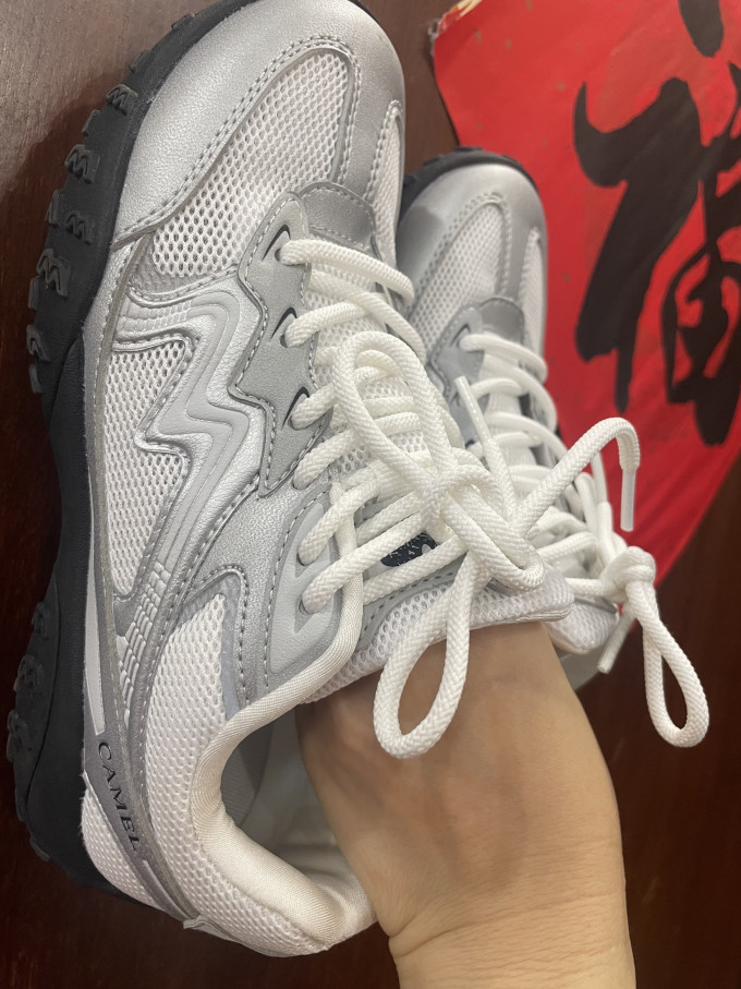 运动板鞋