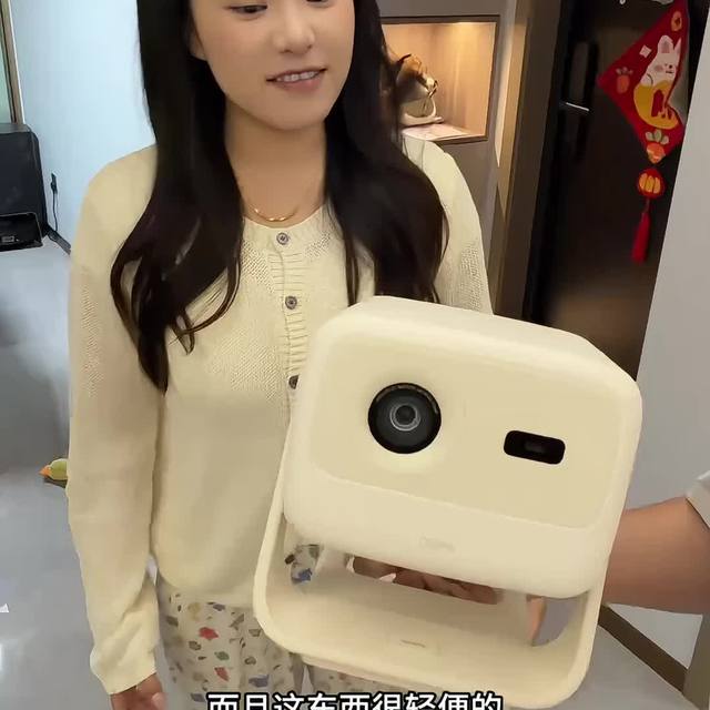 三千元内三色激光投影仪，租房党终于不用纠结白天能不能看了