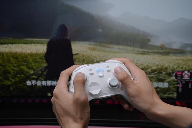 399元手柄搭载TMR摇杆25档阻尼精准可调 竞技FPS稳枪终于不用靠玄学