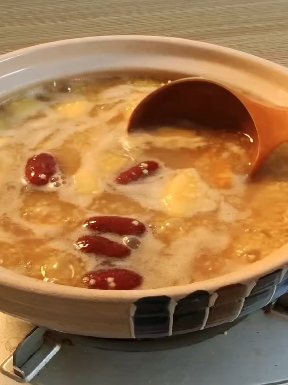 家常苹果小米粥，甜糯好喝，快来试试吧