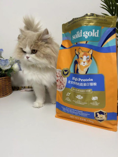 素力高鲜肉高蛋白，我家挑嘴猫终于光盘了