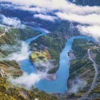 318自驾理塘还是巴塘过夜？海拔4000米vs2580米的真实差距和选择逻辑
