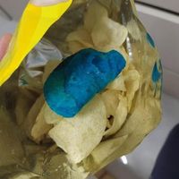 乐事确认“蓝色薯片”来源：异物为工厂着色验证薯片 