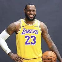 41岁数据强压MVP! 詹姆斯薪资或从5300万暴跌至370万, 生涯末期如何选择