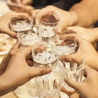 待客白酒怎么选？70元左右的5款纯粮白酒推荐，很实在