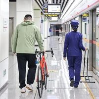 北京地铁试点带自行车上车，骑友实测：省2小时，但规矩真不少