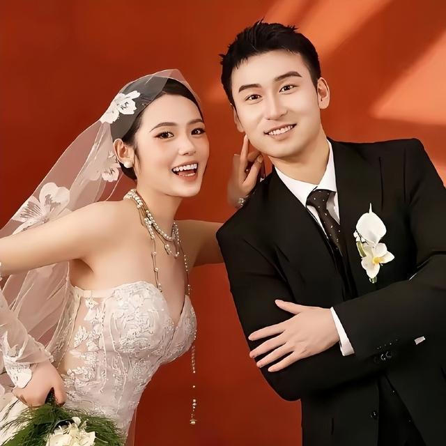 陪练丈夫+退役妻子硬刚世界第一！全锦赛74年首对夫妻档杀进八强