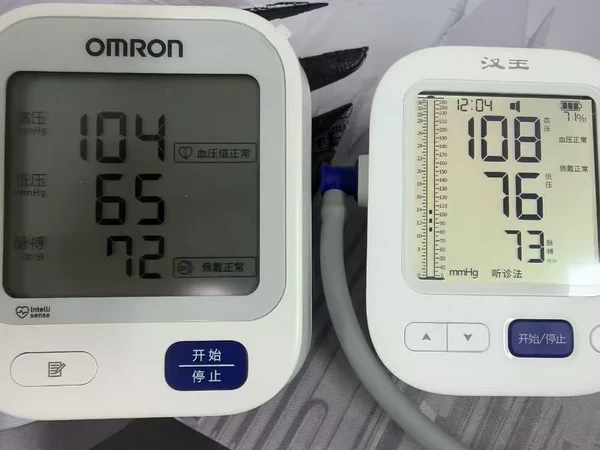 买电子血压计都说担心不准
我买了欧姆龙的724和汉王的3100B用了一个月说说感受
💡首先叠个甲：自己说准不准其实都不咋靠谱，真不如把俩血压计放兜里拿给医生看，听听医生咋说。另外汉王这个是有实时回放的