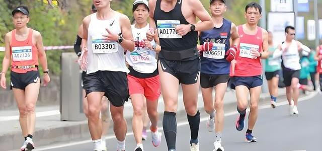 全马能量胶吃几支才够？不是越多越好！三维度自测你的补给方案