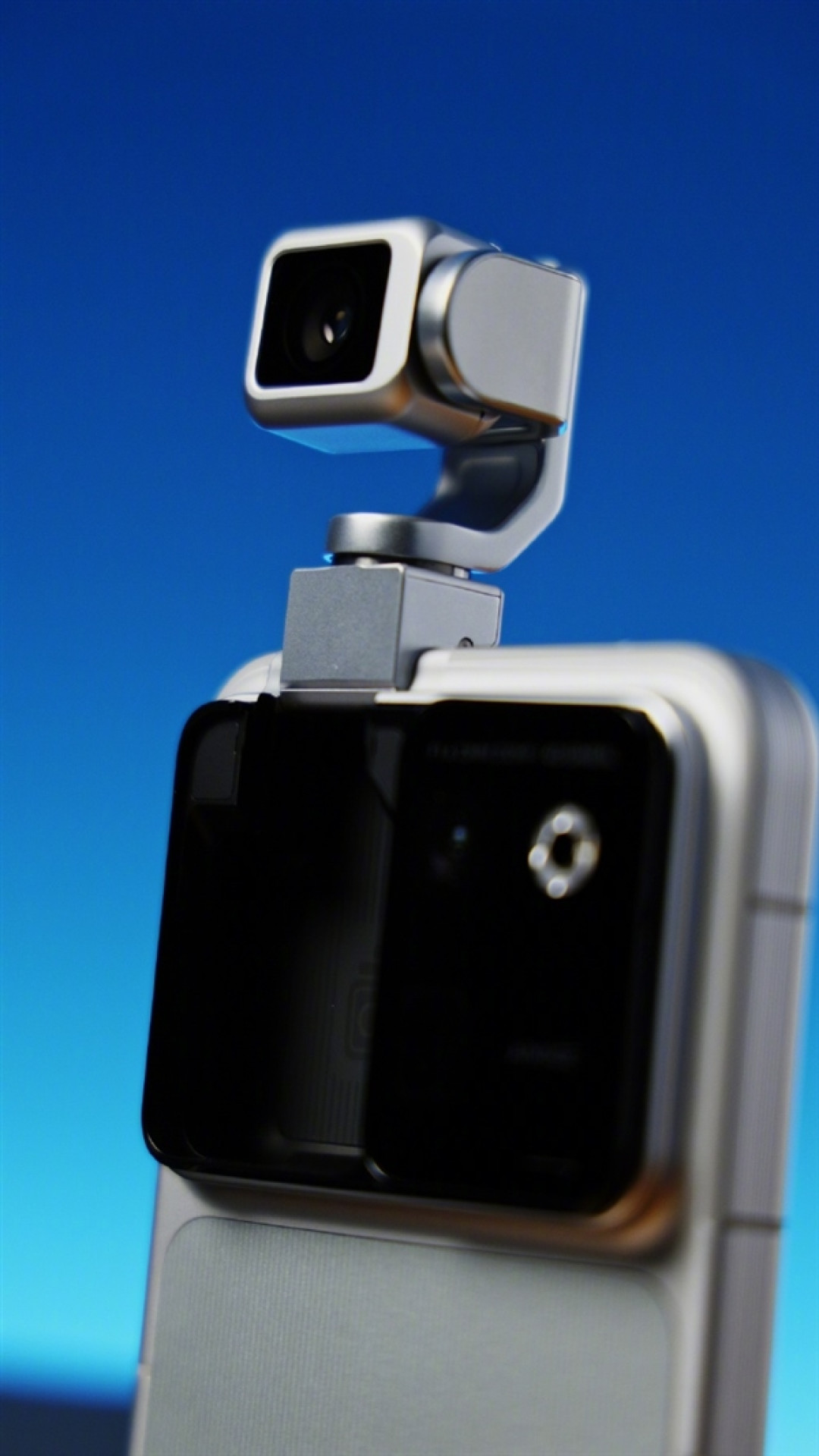 韩路上手荣耀机器人手机Robot Phone:有潜力成为自媒体神器