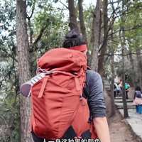 通勤爬山一包搞定？轻量化和背负系统到底怎么选才不踩坑