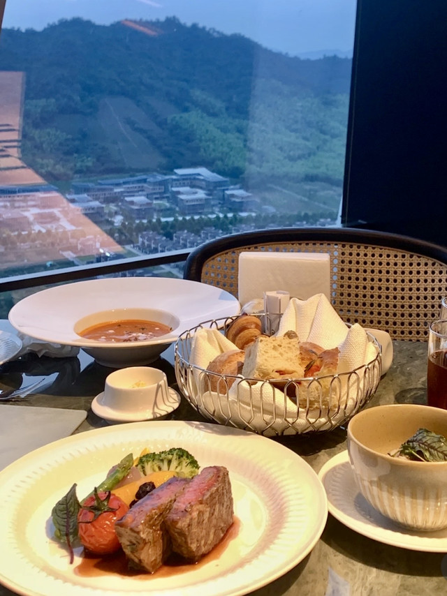 全季常客误入安吉索菲特，36层吃一天不想下山