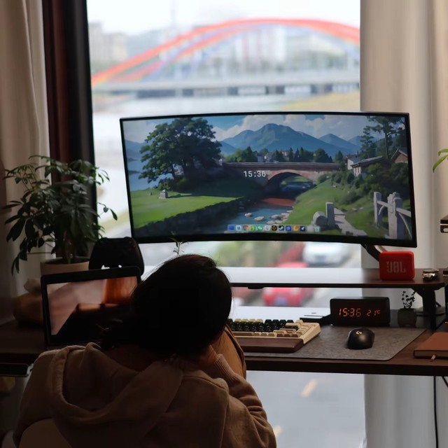 窗边桌面升级，兼顾办公与游戏