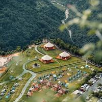 青旅床位连住能砍价吗?老江湖亲测:淡季7折、旺季别硬碰,避开虚标陷阱的谈价技巧