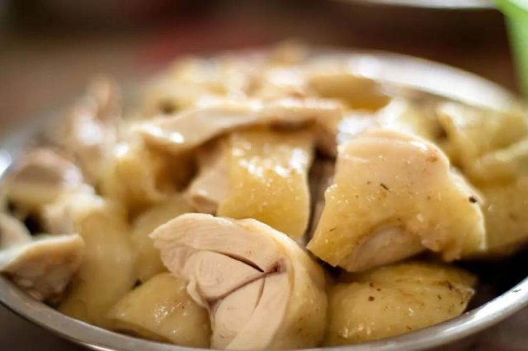 顶级白切鸡因没酱料被淘汰,粤菜的“原味”败给了比赛的“标准”?