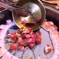 50到80块自助烤肉能吃吗?三招教你辨真假肉
(标题已输出,仅包含标题文本,不含任何其他内容。)