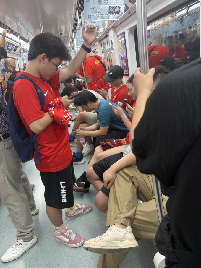 荷马运动T恤