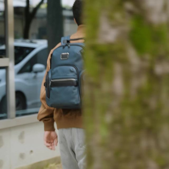 一个背包用十年，TUMI弹道尼龙凭什么这么能扛？