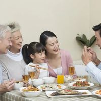 一家三口同患高血压，医生说不是遗传是这张桌子的问题