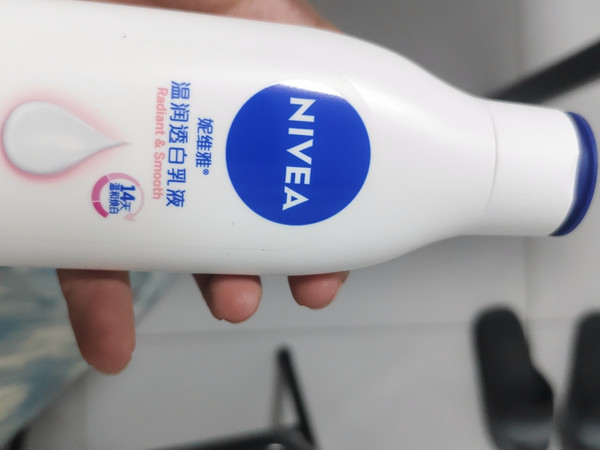 精简配方精华，温和美白