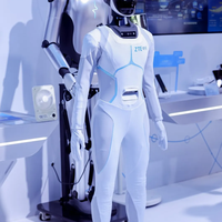 中兴人形机器人“星仔”亮相：身高1.6米仅30公斤，商用迎宾导览轻松搞定