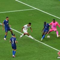 英格兰6:4法国！世界杯季军赛10粒进球刷纪录，萨卡帽子戏法，60年首获奖牌